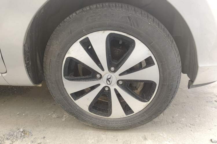 Used Cowin C3R 2015 1.5L Manual Gold Diamond Edition Right Front Wheel Hub