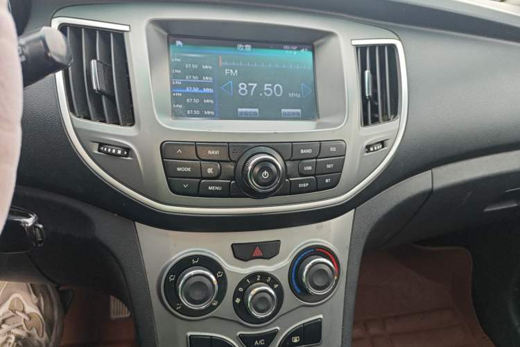 Used Cowin C3R 2015 1.5L AMT Gold Diamond Edition Audio And AC Panel