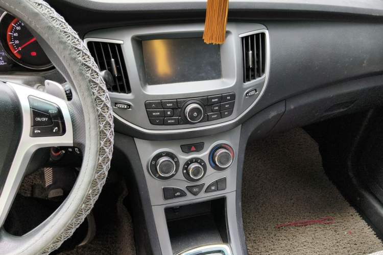 Used Cowin C3R 2015 1.5L AMT Gold Diamond Edition Audio And AC Panel