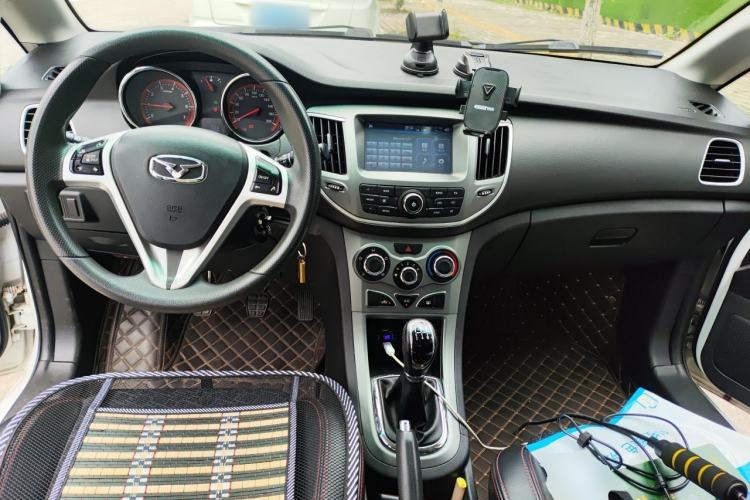 Used Cowin C3R 2015 1.5L Manual Gold Diamond Edition Center Console