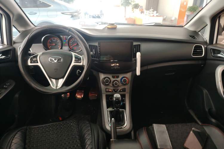 Used Cowin C3R 2015 1.5L Manual Gold Diamond Edition Center Console