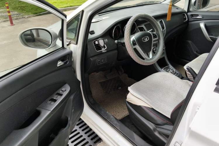 Used Cowin C3R 2015 1.5L AMT Gold Diamond Edition Driver Seat