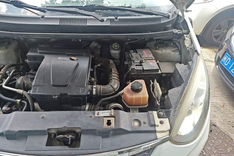 Used Cowin C3R 2015 1.5L AMT Gold Diamond Edition Engine Bay Left