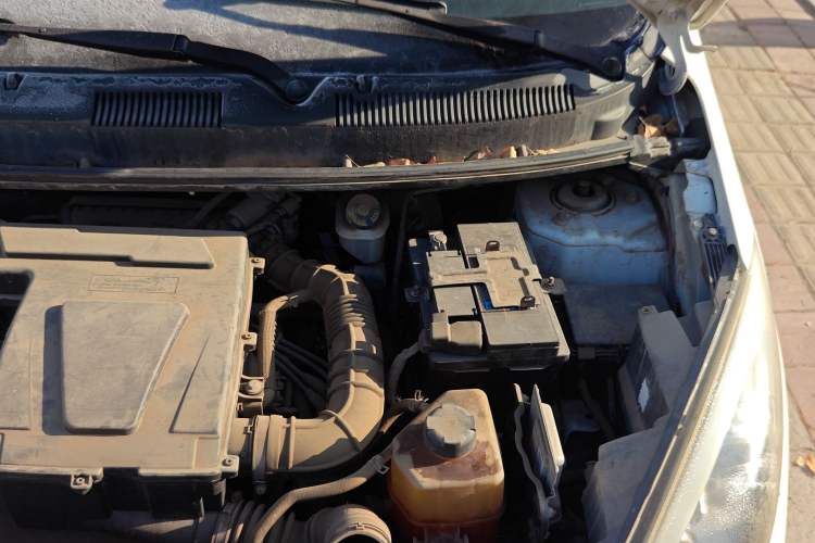 Used Cowin C3R 2015 1.5L AMT Gold Diamond Edition Engine Bay Left
