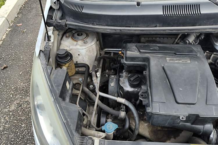 Used Cowin C3R 2015 1.5L Manual Yellow Diamond Edition Engine Bay Right