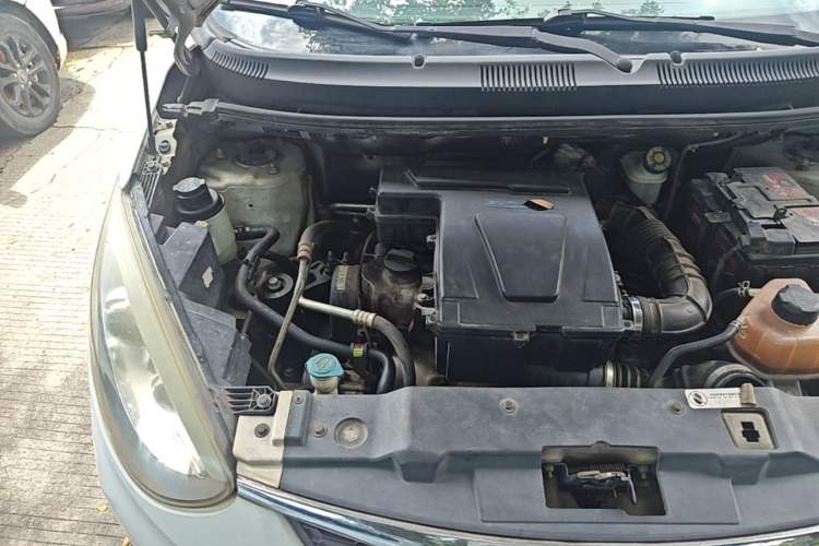 Used Cowin C3R 2015 1.5L AMT Gold Diamond Edition Engine Bay Right