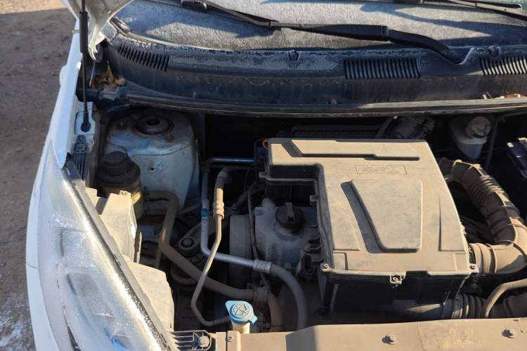 Used Cowin C3R 2015 1.5L AMT Gold Diamond Edition Engine Bay Right