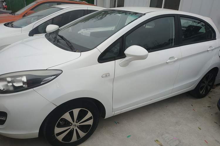 Used Cowin C3R 2015 1.5L Manual Gold Diamond Edition Exterior 3