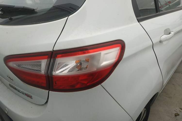 Used Cowin C3R 2015 1.5L Manual Gold Diamond Edition Exterior 6