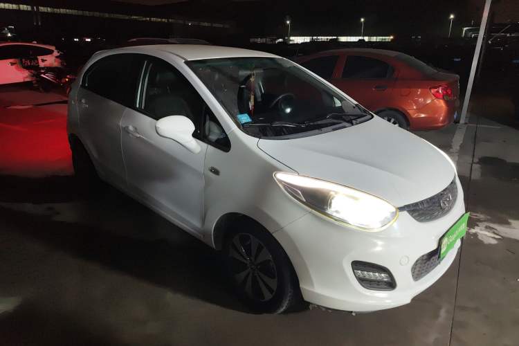 Used Cowin C3R 2015 1.5L AMT Gold Diamond Edition Front Right 45 Deg