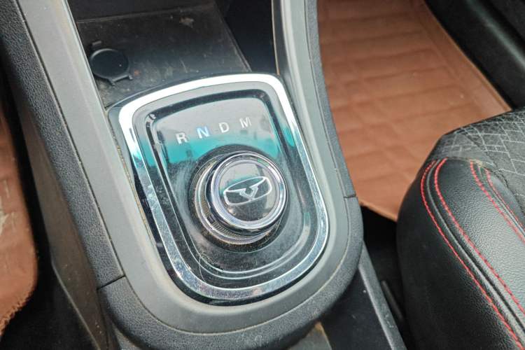 Used Cowin C3R 2015 1.5L AMT Gold Diamond Edition Gear Lever