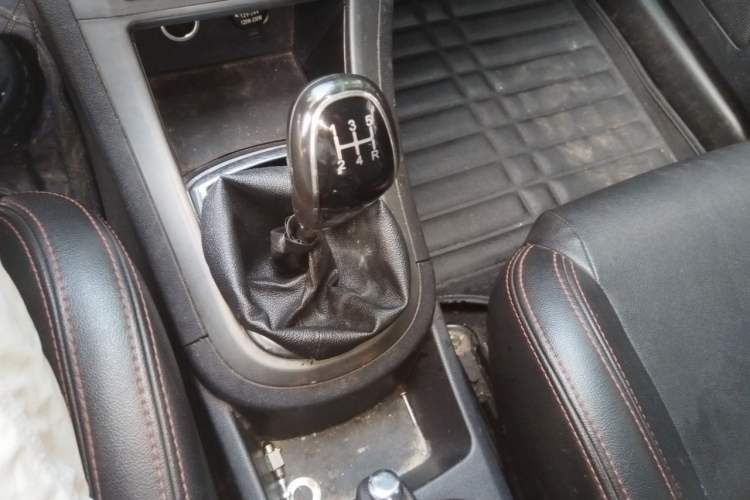 Used Cowin C3R 2015 1.5L Manual Gold Diamond Edition Gear Lever