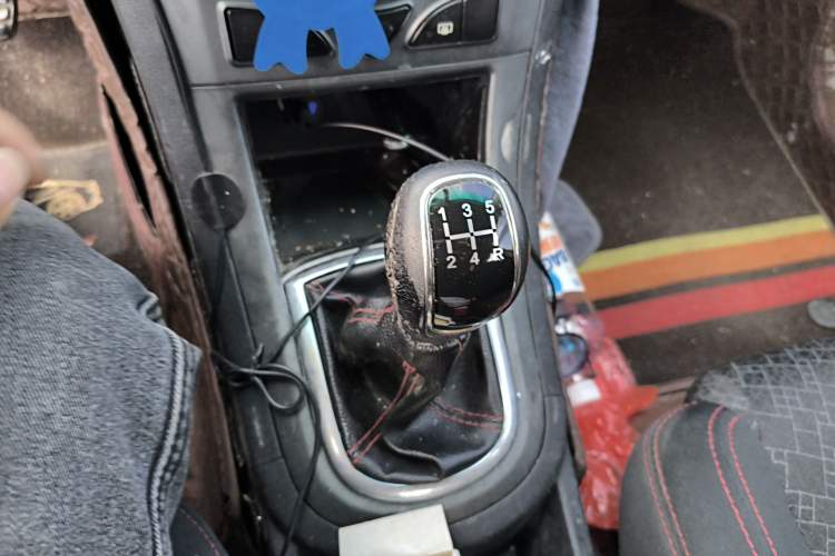 Used Cowin C3R 2015 1.5L Manual Yellow Diamond Edition Gear Lever