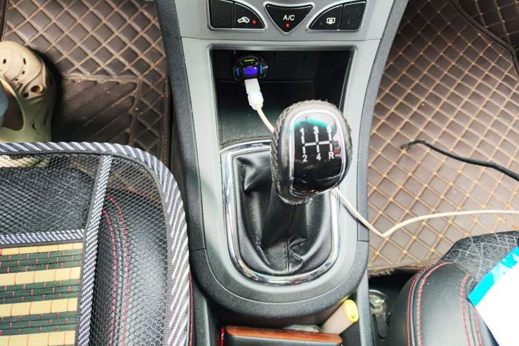 Used Cowin C3R 2015 1.5L Manual Gold Diamond Edition Gear Lever