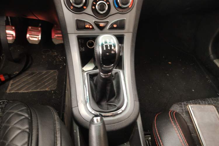 Used Cowin C3R 2015 1.5L Manual Gold Diamond Edition Gear Lever
