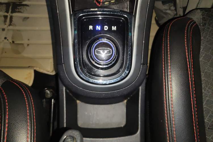 Used Cowin C3R 2015 1.5L AMT Gold Diamond Edition Gear Lever