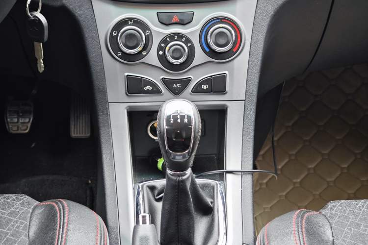 Used Cowin C3R 2015 1.5L Manual Gold Diamond Edition Gear Lever