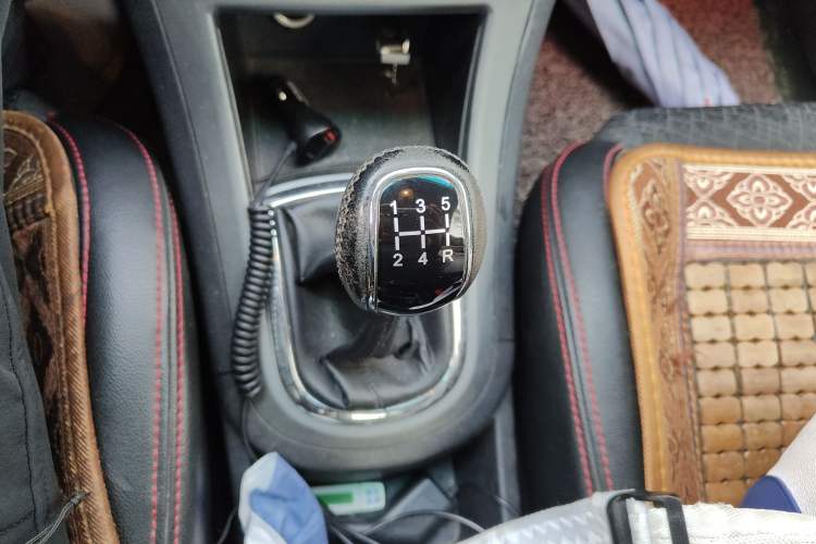 Used Cowin C3R 2015 1.5L Manual Gold Diamond Edition Gear Lever
