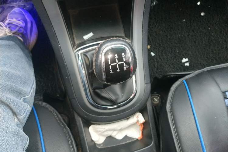 Used Cowin C3R 2015 1.5L Manual Gold Diamond Edition Gear Lever