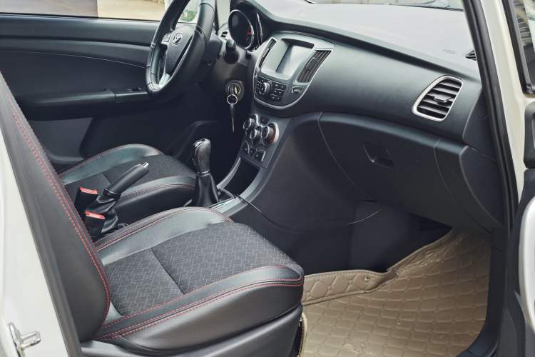 Used Cowin C3R 2015 1.5L Manual Gold Diamond Edition Interior 2