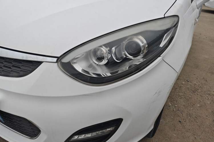 Used Cowin C3R 2015 1.5L AMT Gold Diamond Edition Left Front Headlight