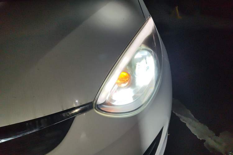 Used Cowin C3R 2015 1.5L AMT Gold Diamond Edition Left Front Headlight