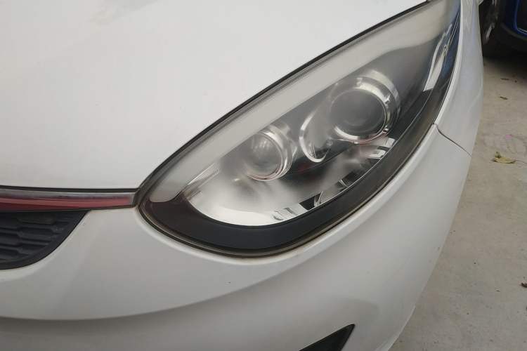 Used Cowin C3R 2015 1.5L Manual Gold Diamond Edition Left Front Headlight