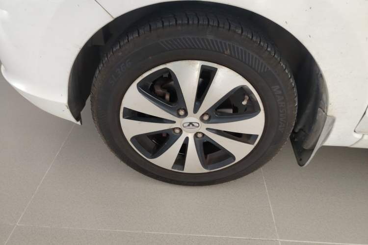 Used Cowin C3R 2015 1.5L Manual Gold Diamond Edition Left Front Wheel Hub