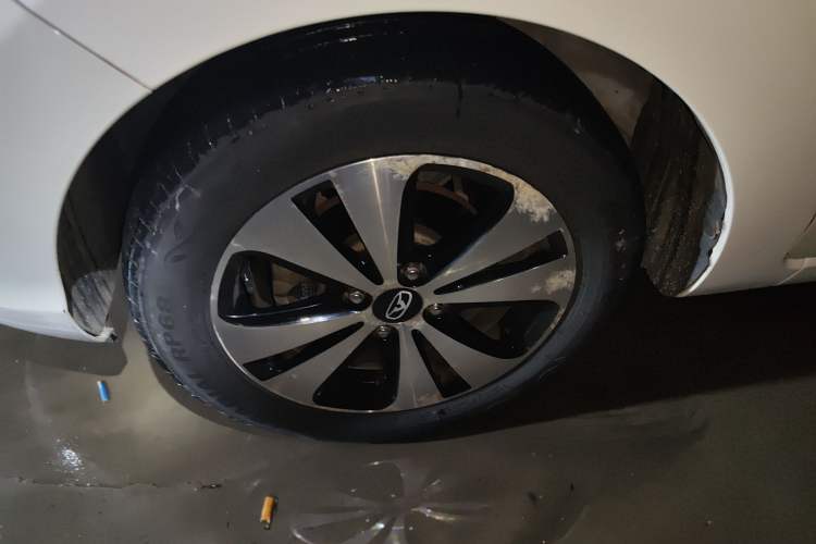 Used Cowin C3R 2015 1.5L AMT Gold Diamond Edition Left Front Wheel Hub