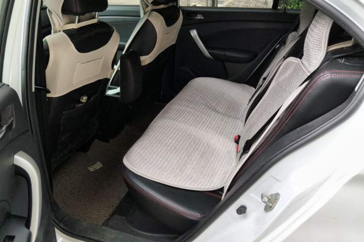 Used Cowin C3R 2015 1.5L AMT Gold Diamond Edition Left Rear Seat