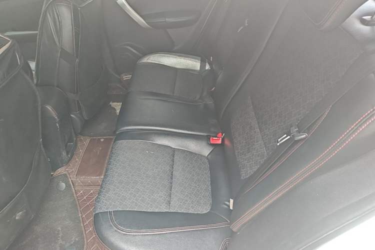 Used Cowin C3R 2015 1.5L AMT Gold Diamond Edition Left Rear Seat