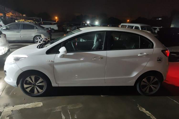 Used Cowin C3R 2015 1.5L AMT Gold Diamond Edition Left Side