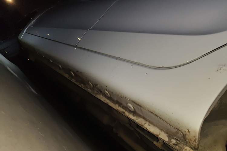 Used Cowin C3R 2015 1.5L AMT Gold Diamond Edition Left Side Sill