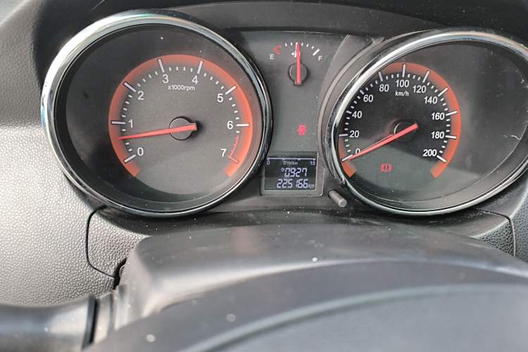 Used Cowin C3R 2015 1.5L Manual Yellow Diamond Edition Odometer Close Up