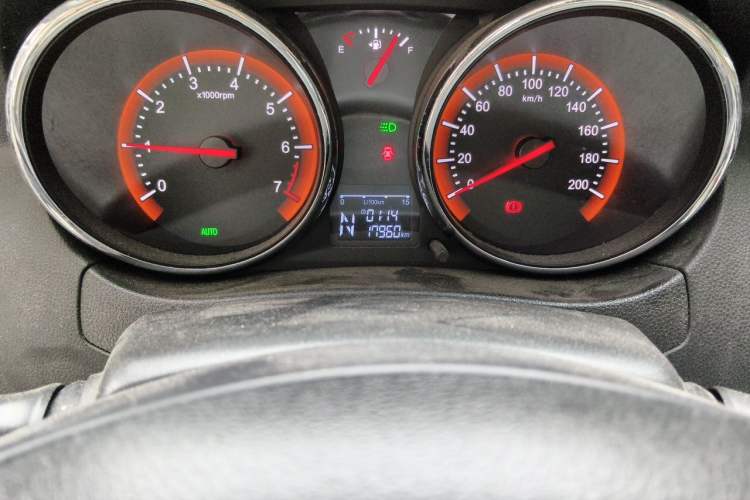 Used Cowin C3R 2015 1.5L AMT Gold Diamond Edition Odometer Close Up