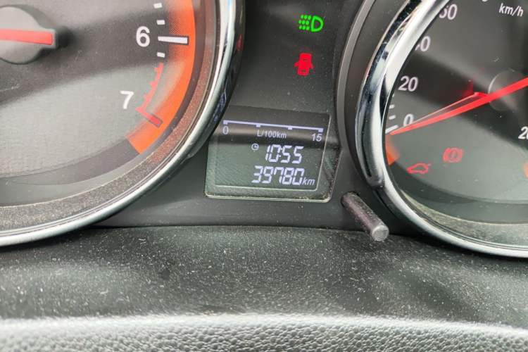 Used Cowin C3R 2015 1.5L Manual Gold Diamond Edition Odometer Close Up