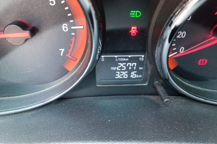 Used Cowin C3R 2015 1.5L Manual Gold Diamond Edition Odometer Close Up