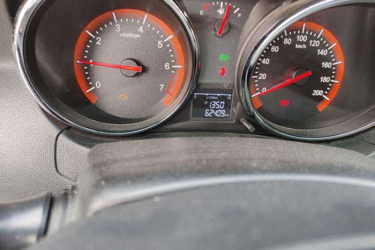 Used Cowin C3R 2015 1.5L Manual Gold Diamond Edition Odometer Close Up