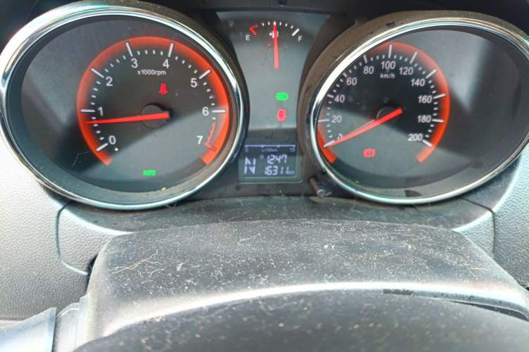 Used Cowin C3R 2015 1.5L AMT Gold Diamond Edition Odometer Close Up