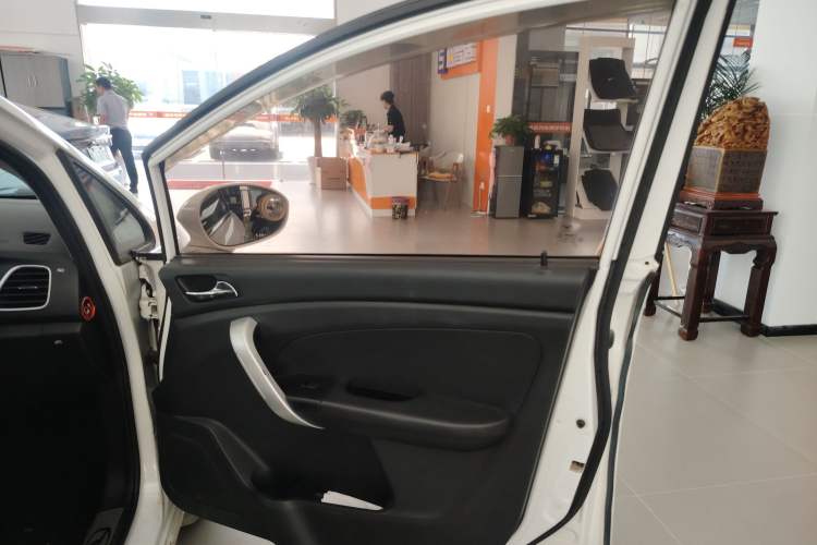 Used Cowin C3R 2015 1.5L Manual Gold Diamond Edition Right Front Door Interior