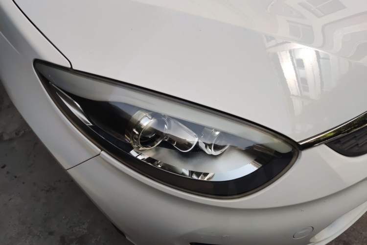 Used Cowin C3R 2015 1.5L Manual Gold Diamond Edition Right Front Headlight