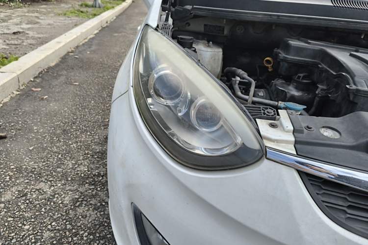 Used Cowin C3R 2015 1.5L Manual Yellow Diamond Edition Right Front Headlight