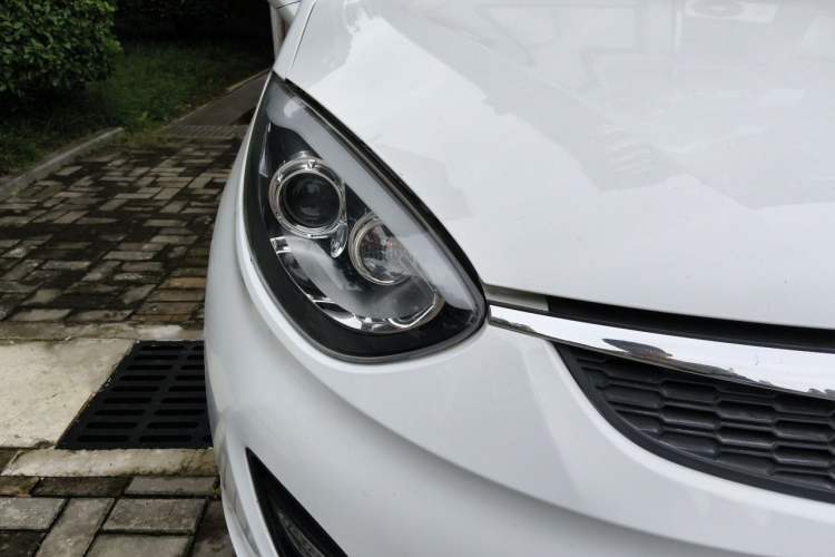 Used Cowin C3R 2015 1.5L AMT Gold Diamond Edition Right Front Headlight