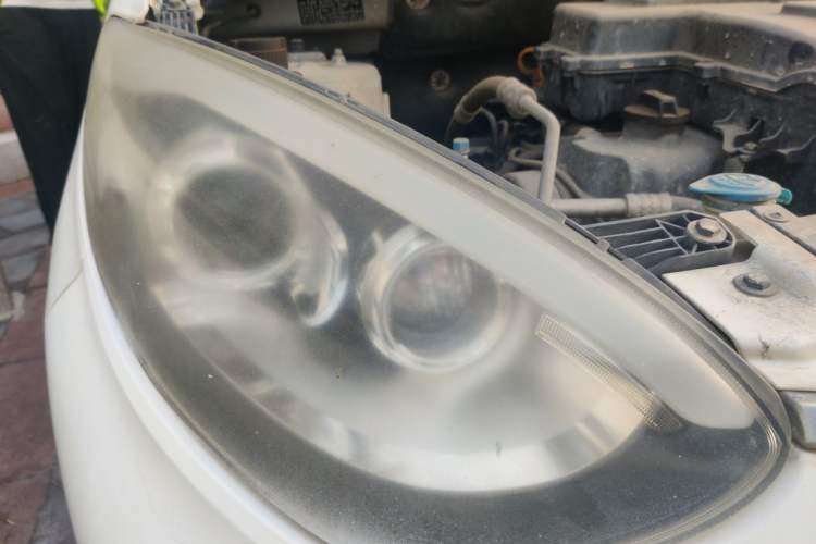 Used Cowin C3R 2015 1.5L Manual Yellow Diamond Edition Right Front Headlight