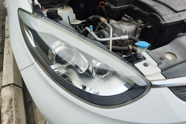 Used Cowin C3R 2015 1.5L Manual Gold Diamond Edition Right Front Headlight