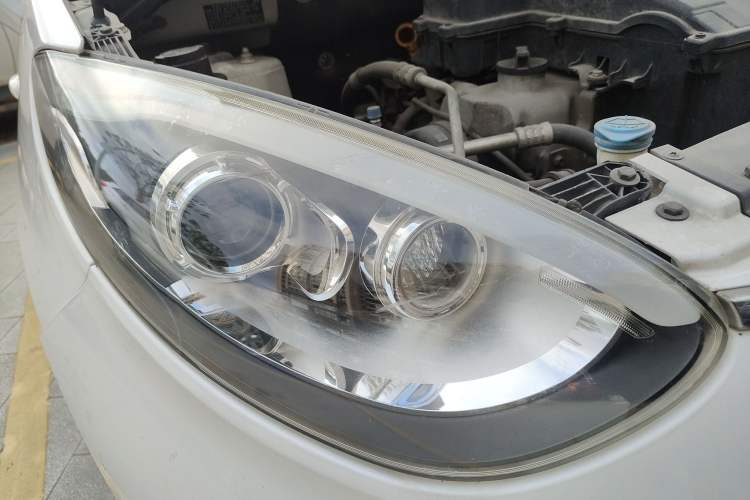 Used Cowin C3R 2015 1.5L Manual Gold Diamond Edition Right Front Headlight