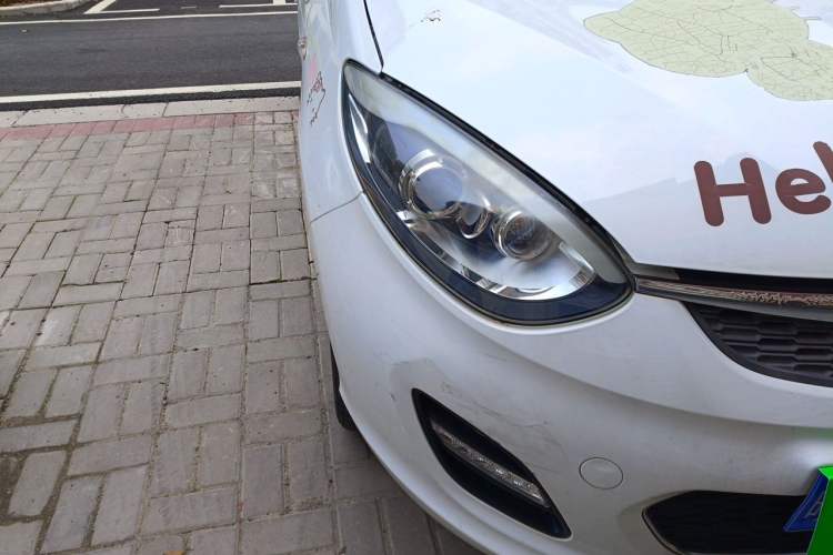 Used Cowin C3R 2015 1.5L AMT Gold Diamond Edition Right Front Headlight