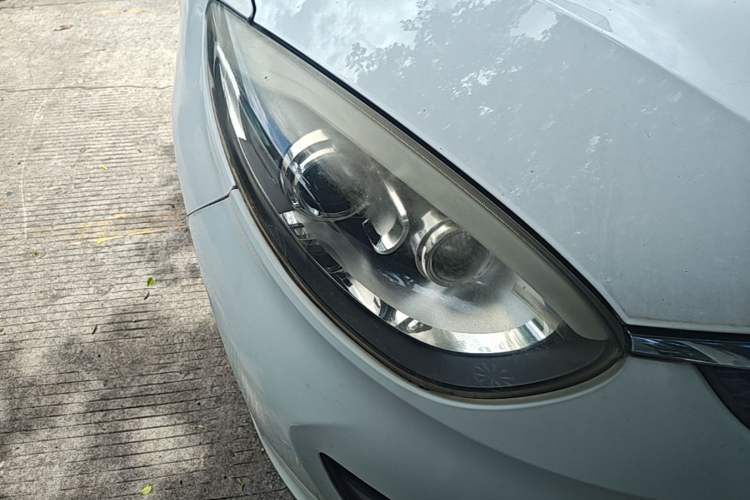 Used Cowin C3R 2015 1.5L AMT Gold Diamond Edition Right Front Headlight