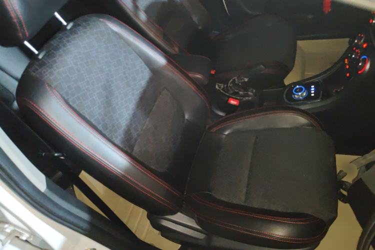 Used Cowin C3R 2015 1.5L AMT Gold Diamond Edition Right Front Seat