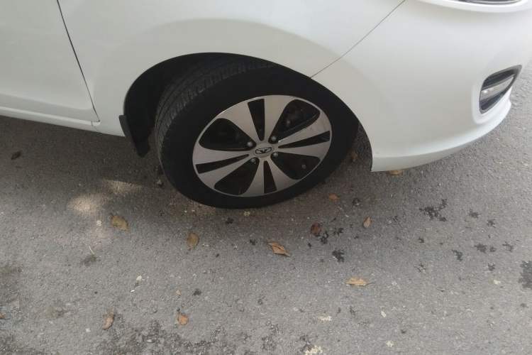 Used Cowin C3R 2015 1.5L Manual Gold Diamond Edition Right Front Wheel Hub
